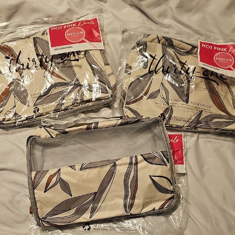 Thirty-One Leaf Pattern Packing Cubes 3 Pieces Medium